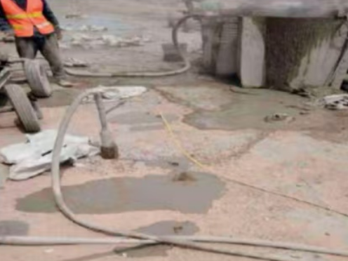 西宁水泥混凝土路面板底注浆技术 路面脱空注浆整治方案