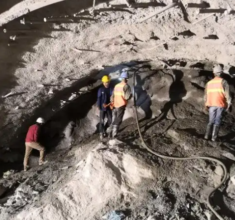 西宁拱顶带模注浆料的施工流程及注意事项